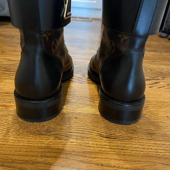 Louis Vuitton Wonderland Flat Ranger Boots - Picture 11 of 16